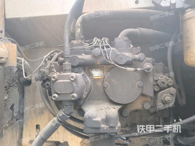 液壓泵艙室正面整體（整機(jī)外觀）