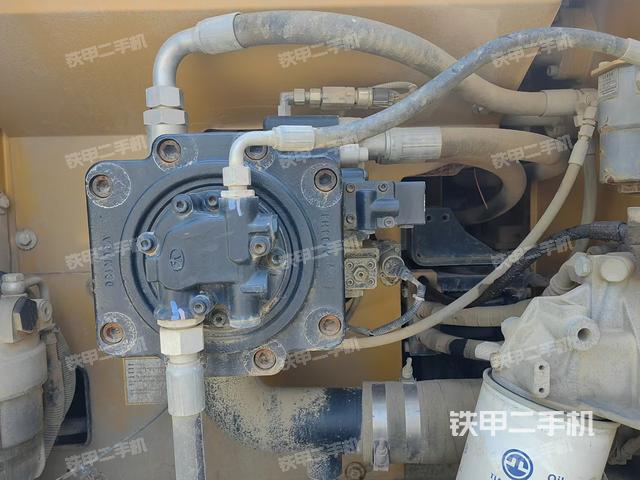 液壓泵艙室正面整體（整機(jī)外觀）