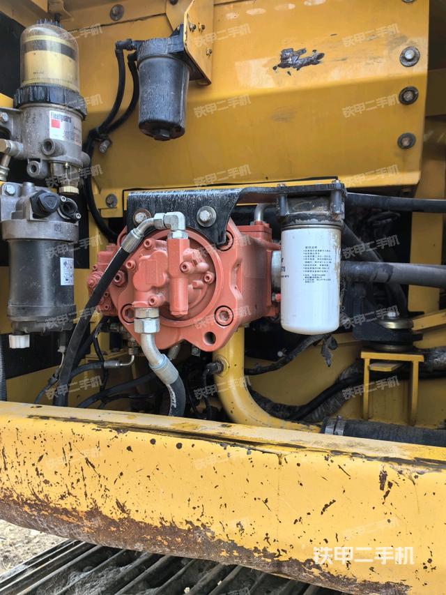 液壓泵艙室正面整體（整機(jī)外觀）