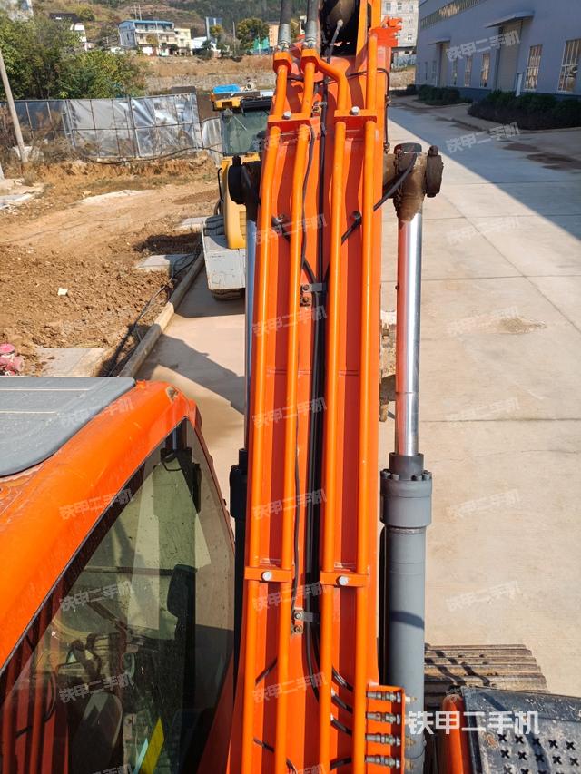 大臂背部俯視（工作和回轉(zhuǎn)裝置）