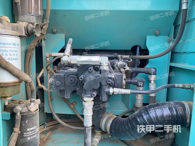 液壓泵艙室正面整體(整機(jī)外觀) 液壓泵艙室正面整體(整機(jī)外觀)