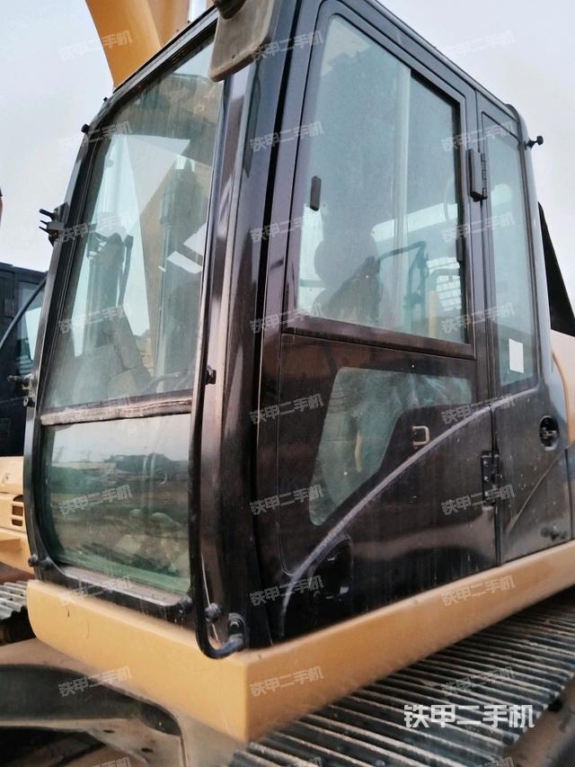 駕駛室整體（整機外觀）