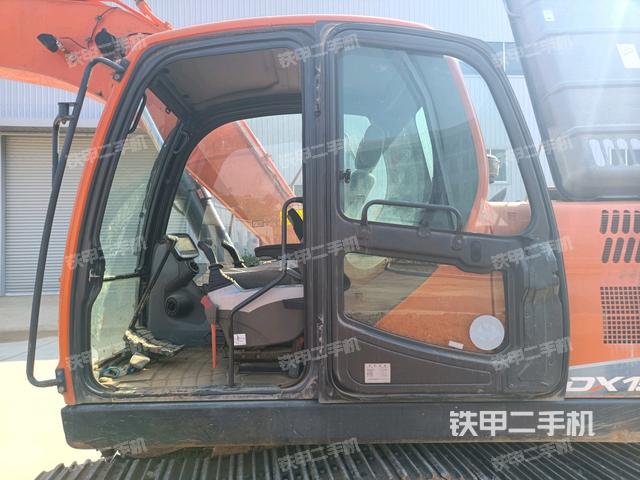 右側(cè)玻璃角標(biāo)（駕駛室部分）