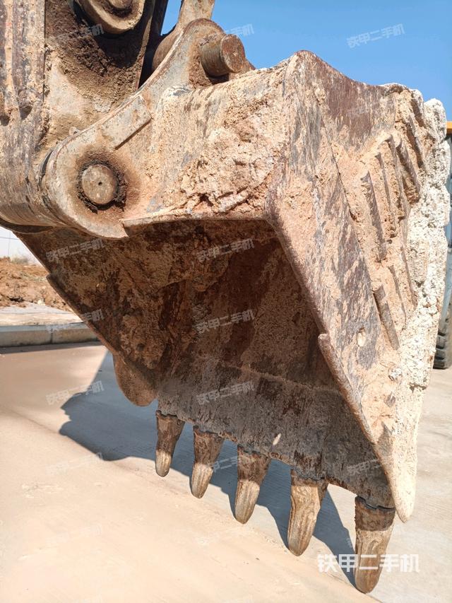 鏟斗右后整體（工作和回轉(zhuǎn)裝置）