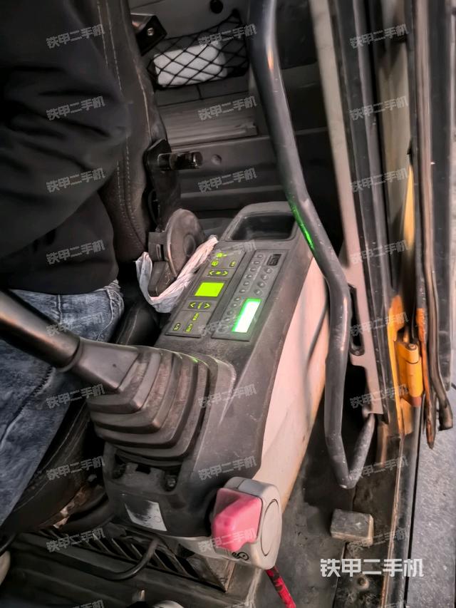駕駛室整體(整機外觀) 駕駛室整體(整機外觀)