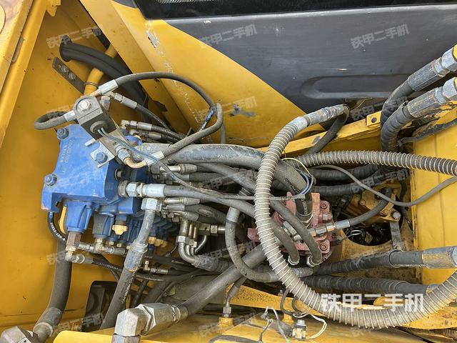 回轉(zhuǎn)馬達和主控閥（整機外觀）