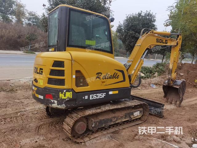 整機(jī)右后45°(整機(jī)外觀) 整機(jī)右后45°(整機(jī)外觀)