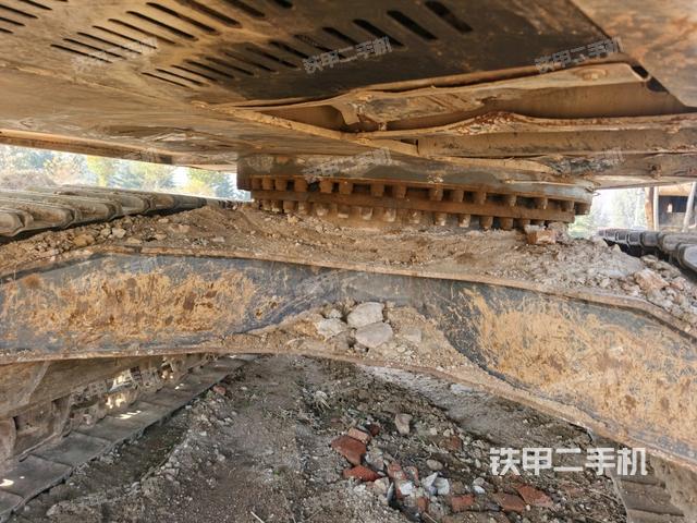 鏟斗右后整體(工作和回轉(zhuǎn)裝置) 鏟斗右后整體(工作和回轉(zhuǎn)裝置)