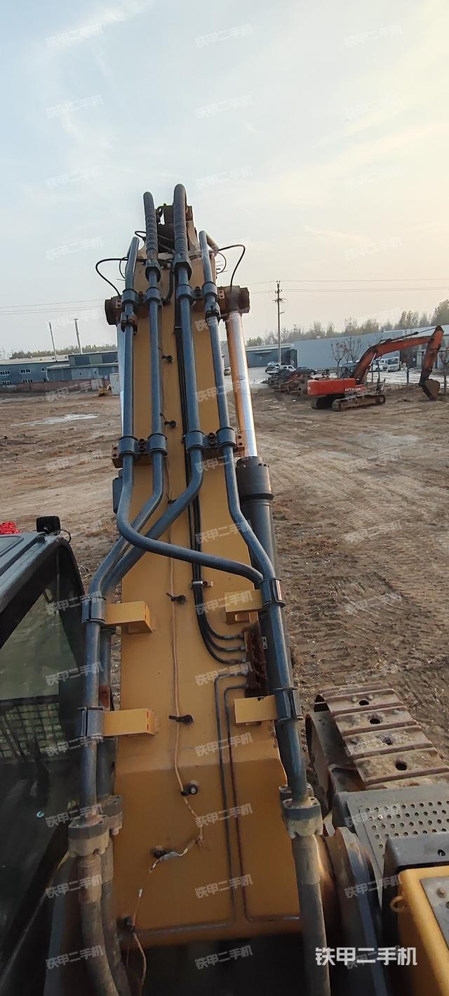 大臂背部俯視（工作和回轉(zhuǎn)裝置）