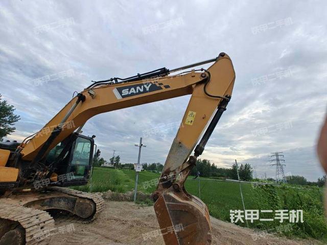 大臂根部?斜視（工作和回轉(zhuǎn)裝置）