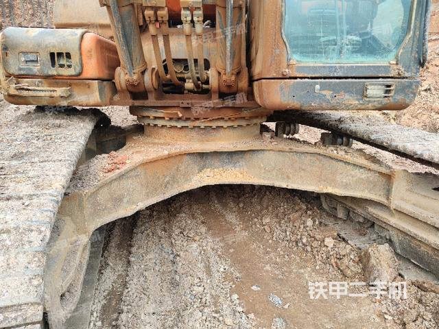 轉(zhuǎn)盤和下車架正前（工作和回轉(zhuǎn)裝置）