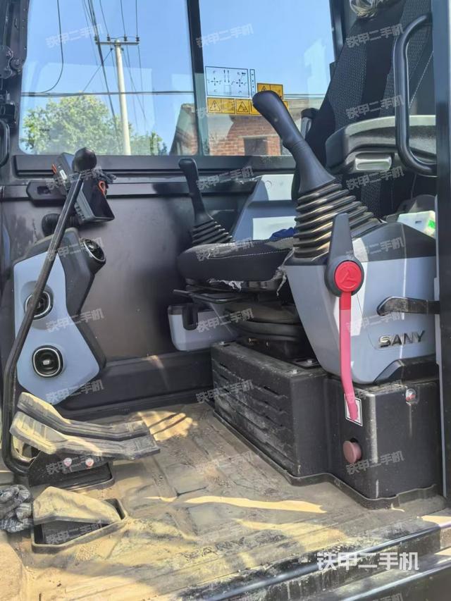 駕駛室整體（整機(jī)外觀）