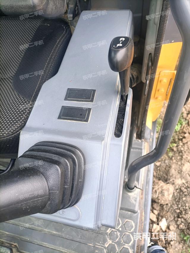 座椅左側(cè)控制臺/音響/含左手柄（駕駛室部分）