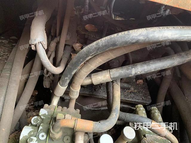 回轉(zhuǎn)馬達(dá)和主控閥(整機(jī)外觀) 回轉(zhuǎn)馬達(dá)和主控閥(整機(jī)外觀)