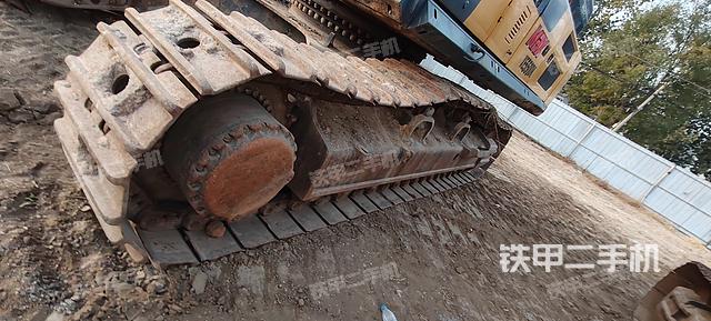 右驅(qū)動(dòng)輪（行走機(jī)構(gòu)）