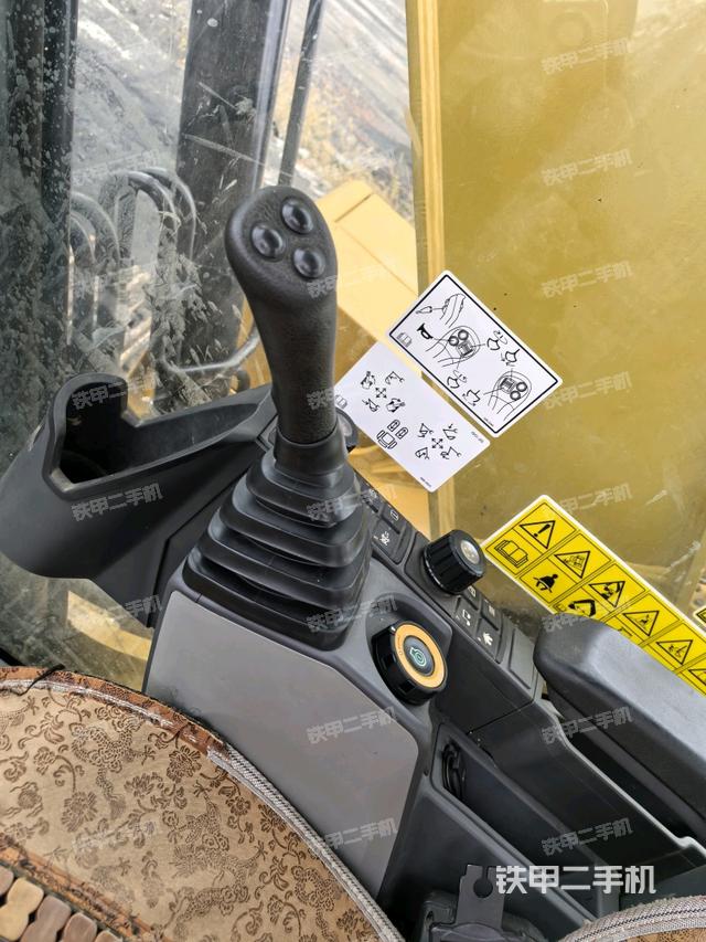 座椅右側(cè)控制臺/鑰匙門/油門/含右手柄（駕駛室部分）