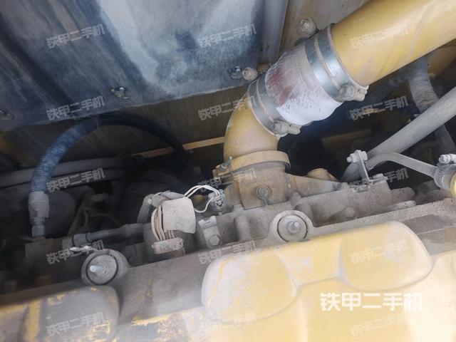 中央回轉(zhuǎn)接頭特寫(xiě)（上車部件）