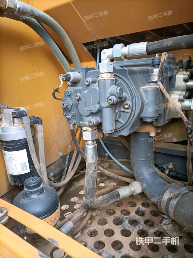 液壓泵斜45?左（大件艙室）