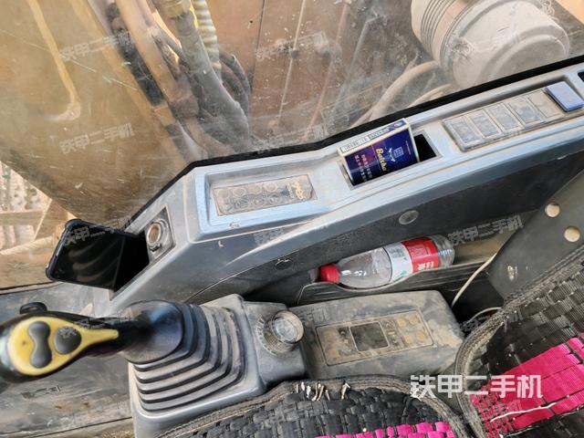 座椅右側(cè)控制臺/鑰匙門/油門/含右手柄（駕駛室部分）