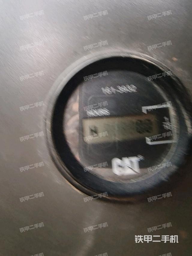 行走控制手柄和踏板?俯拍（駕駛室部分）