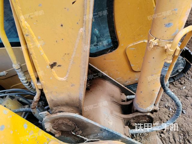 大臂根部?斜（工作和回轉(zhuǎn)裝置）