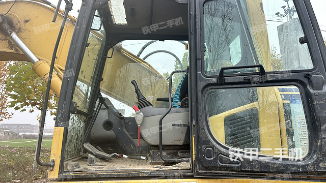 駕駛室整體（整機(jī)外觀(guān)）