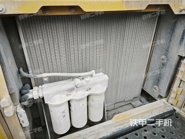 散熱器正面(大件艙室) 散熱器正面(大件艙室)