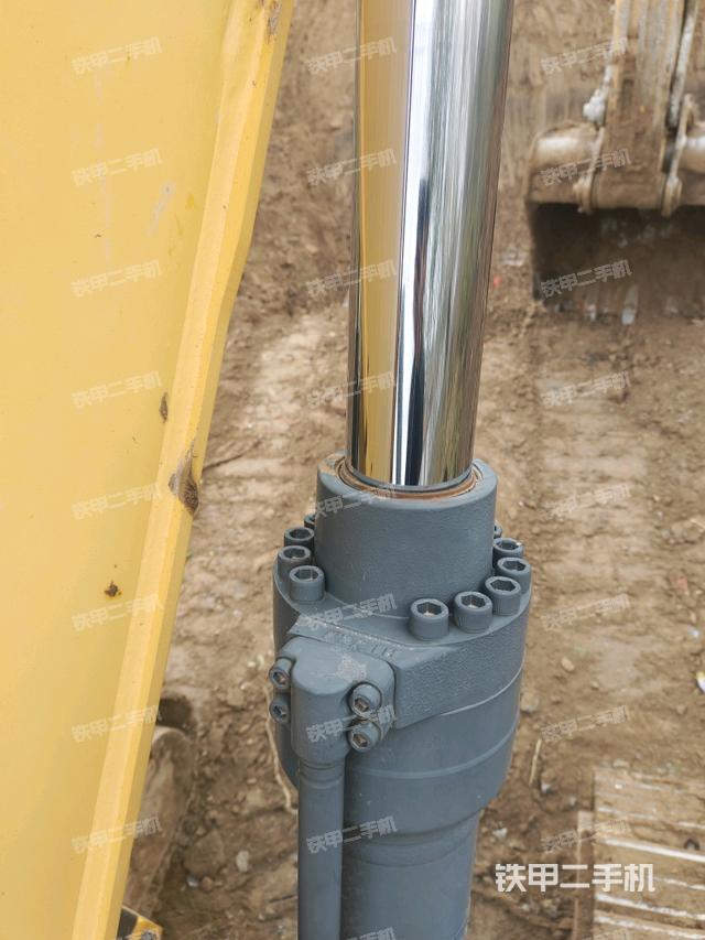 大臂油缸整體?豎拍（工作和回轉(zhuǎn)裝置）