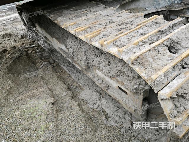 右側(cè)履帶整體(行走機(jī)構(gòu)) 右側(cè)履帶整體(行走機(jī)構(gòu))