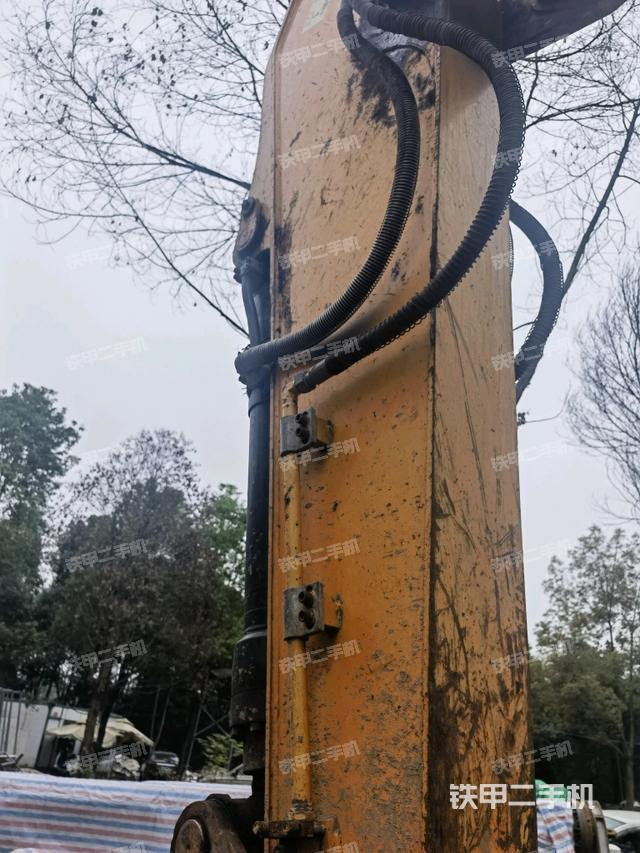 小臂整體左后(工作和回轉(zhuǎn)裝置) 小臂整體左后(工作和回轉(zhuǎn)裝置)