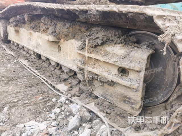 右側(cè)履帶整體(行走機(jī)構(gòu)) 右側(cè)履帶整體(行走機(jī)構(gòu))