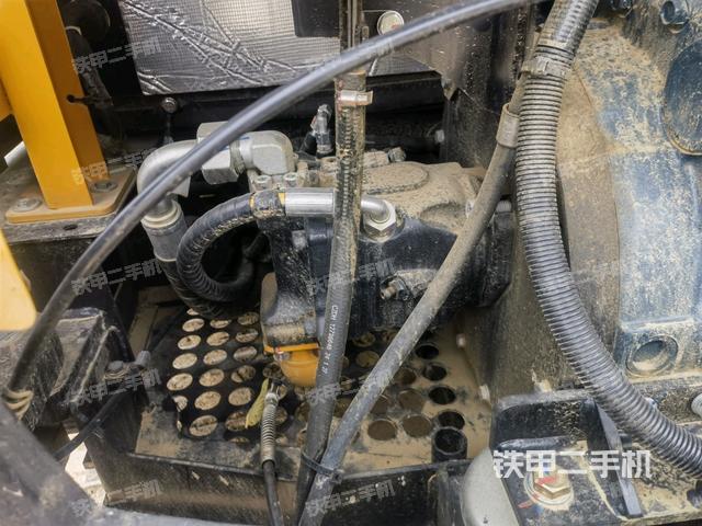 液壓泵艙室正面整體（整機(jī)外觀）