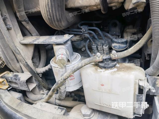 液壓泵艙室正面整體（整機(jī)外觀）