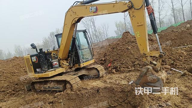 單側(cè)履帶整體(整機(jī)外觀) 單側(cè)履帶整體(整機(jī)外觀)