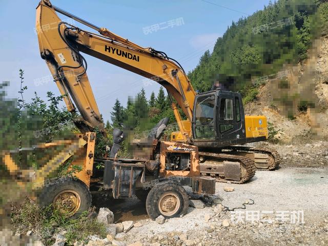 現(xiàn)代R225LC-7挖掘機