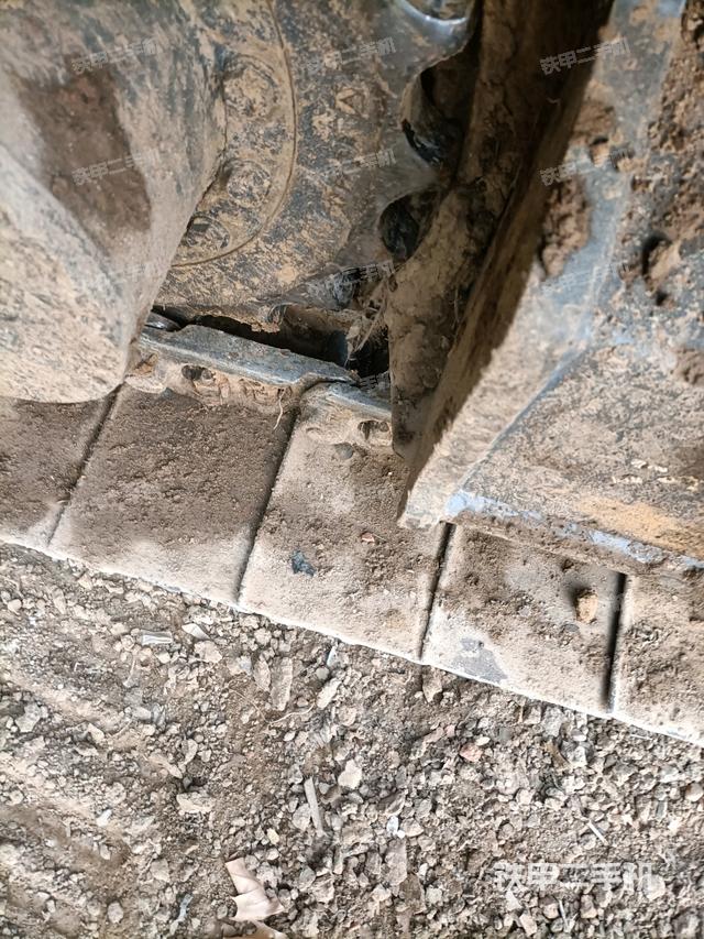 左驅(qū)動輪（行走機構(gòu)）