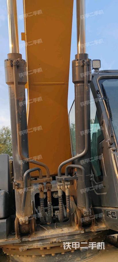 大臂油缸整體?豎拍（工作和回轉(zhuǎn)裝置）