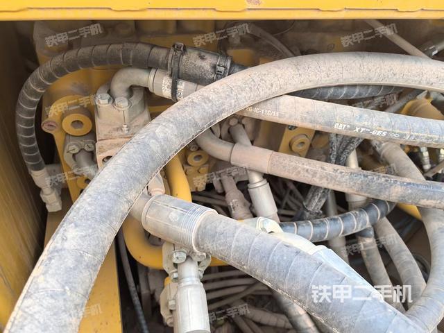 回轉(zhuǎn)馬達(dá)和主控閥(整機(jī)外觀) 回轉(zhuǎn)馬達(dá)和主控閥(整機(jī)外觀)