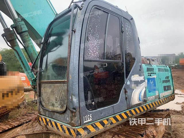 神鋼SK210LC-8挖掘機(jī)