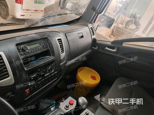 駕駛室正側(cè)(駕駛室/操作室) 駕駛室正側(cè)(駕駛室/操作室)
