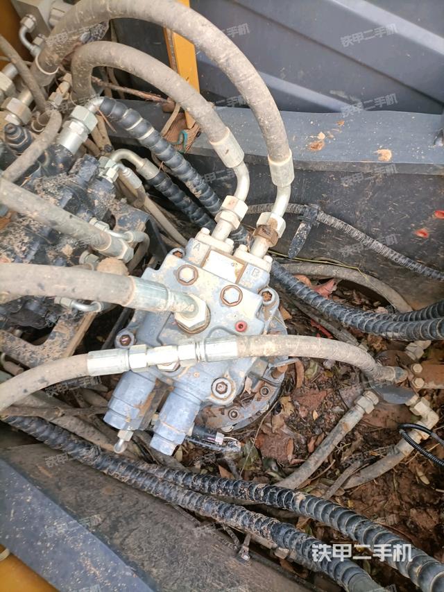 回轉(zhuǎn)馬達（上車部件）