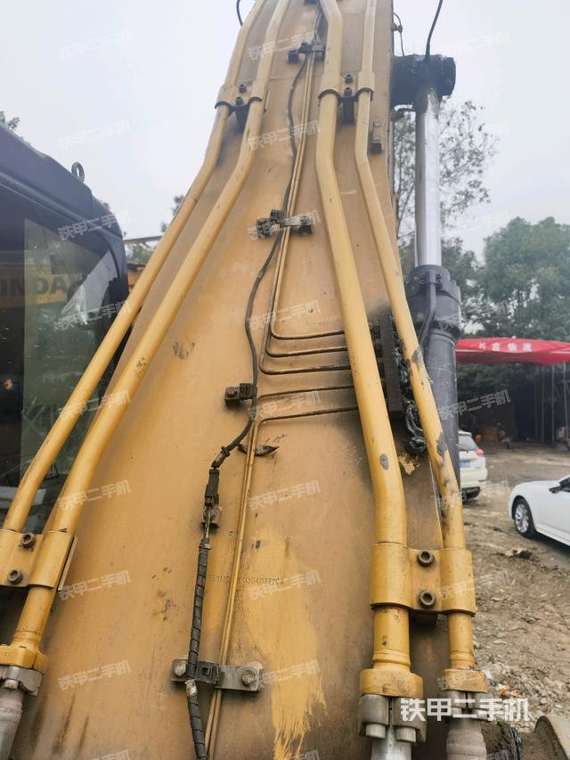 大臂背部俯視(工作和回轉(zhuǎn)裝置) 大臂背部俯視(工作和回轉(zhuǎn)裝置)