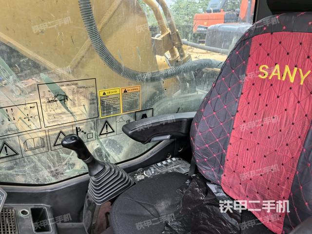 后窗玻璃角標(biāo)（駕駛室部分）