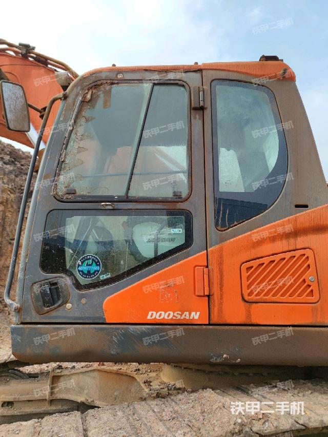 駕駛室正側(cè)（駕駛室部分）