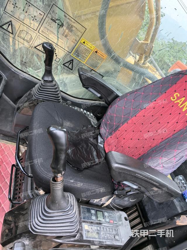 座椅后部（駕駛室部分）