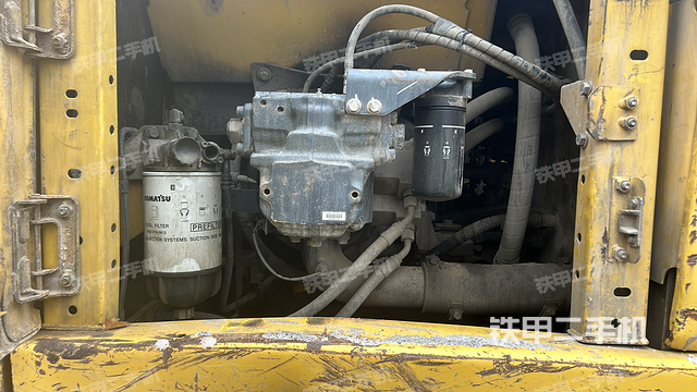 液壓泵艙室正面整體（整機(jī)外觀(guān)）