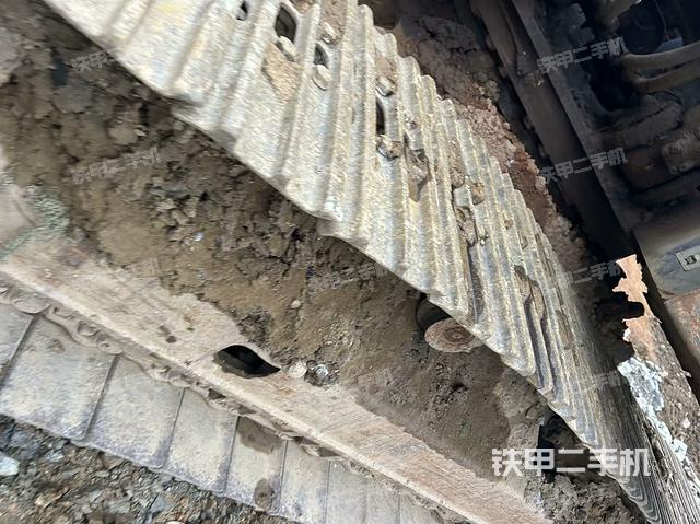 右側(cè)履帶整體(行走機構(gòu)) 右側(cè)履帶整體(行走機構(gòu))