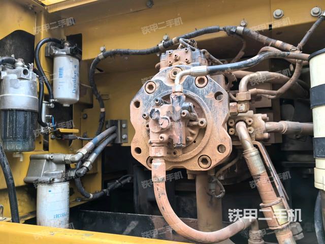 液壓泵斜45?左（大件艙室）