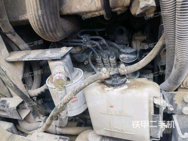 回轉(zhuǎn)馬達(dá)和主控閥（整機(jī)外觀）