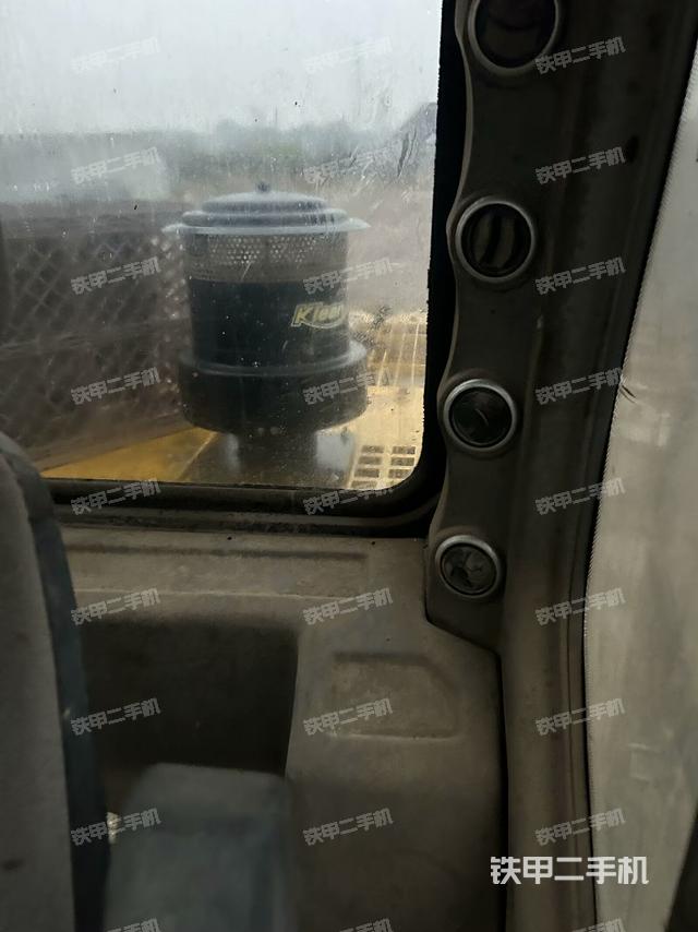 座椅右側(cè)控制臺(tái)/鑰匙門/油門/含右手柄（駕駛室部分）